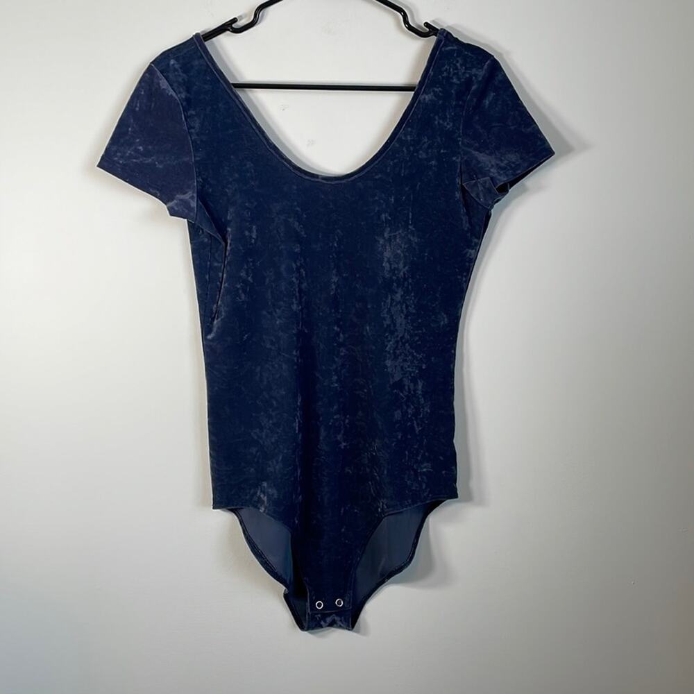 American‎ Eagle Navy Blue Crushed Velvet Short Sleeve Snap Body Suit Size M